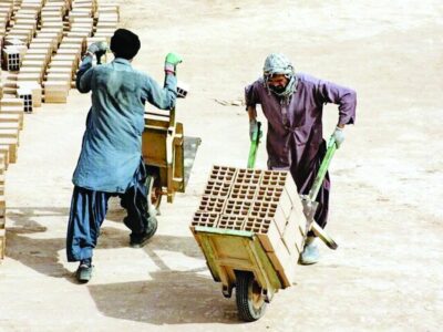 دولت به دنبال بیمه ۱۲ میلیون شاغل غیررسمی