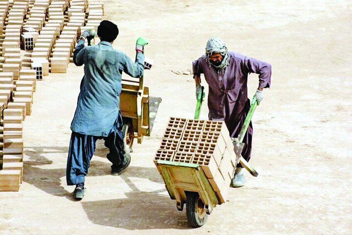 دولت به دنبال بیمه ۱۲ میلیون شاغل غیررسمی